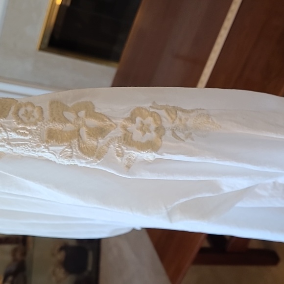 14. Torrid vintage embroidered white peasant blouse - Picture 11 of 16